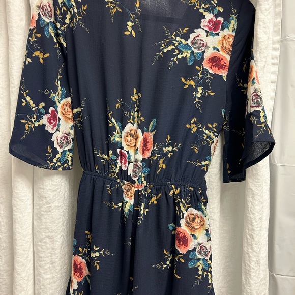 Floral romper- size small! - Picture 2 of 2